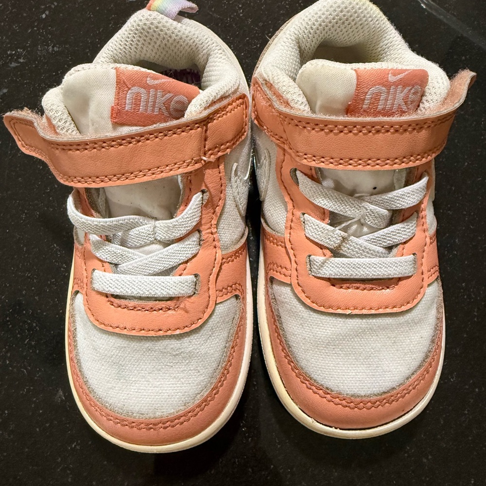 Nike White and peach low Top Sneakers with Velcro
